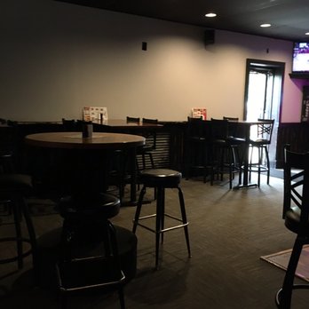 Spillway Bar & Grill - Bar (empty mid afternoon) - Bars Near Me - Bowling Green, Kentucky