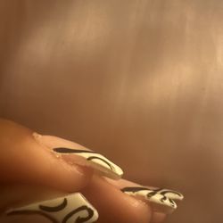 Rose Nails Gaylord - I left with 4 bleeding fingers I asked for a soak off the girl helping me took a nail tip n pull my old set out,the nails are te