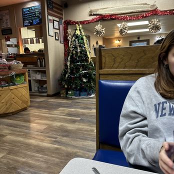 Big Daddy's Diner - Tree - American Near Me - Cloudcroft, New Mexico