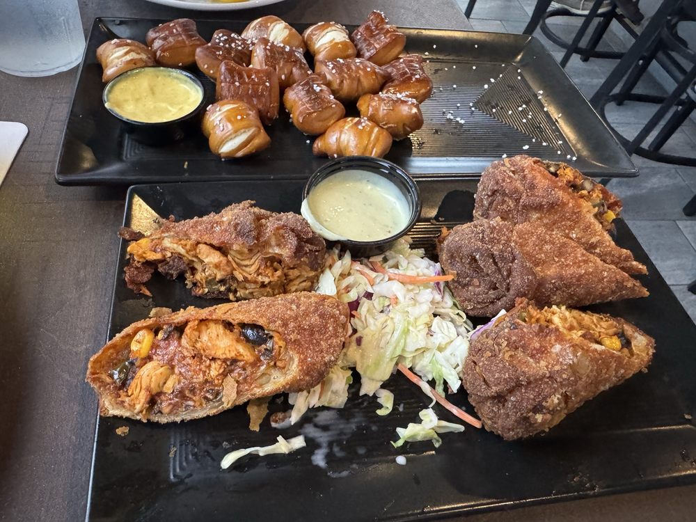 Ed's Tavern Image