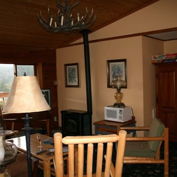 Deer Harbor Inn - Common area upstairs, tv/dvd player, games, couch, view, etc. - Hotels Near Me - Deer Harbor, Washington