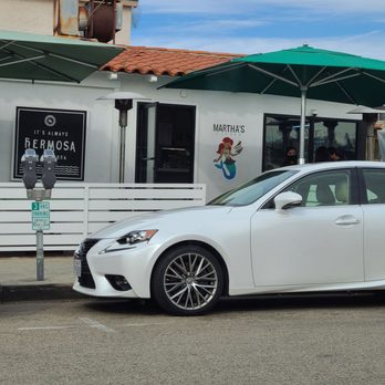 Martha's - American Near Me - Hermosa Beach, California