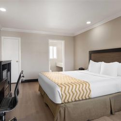 Travelodge by Wyndham Eureka - Guest room