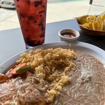 Ta Con Todo - Dinner Red Enchiladas, Black Berry Lemonade - Mexican Near Me - Livermore, California Ta Con Todo - Dinner Red Enchiladas, Black Berry Lemonade - Mexican Near Me - Livermore, California