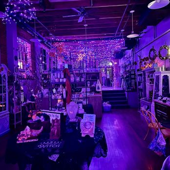 Whimsy's - Store was closed here. Glad I quickly grabbed ice cream right before they closed. - Gift Shops Near Me - Salem, Massachusetts