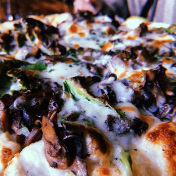 Bacari GDL - Mushroom pizza - Mediterranean Near Me - Glendale, California