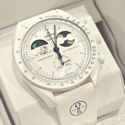Swatch - MISSION TO EARTHPHASE - MOONSHINE GOLD
