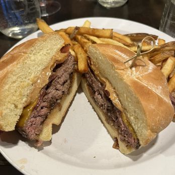 Apres Burger Bistro - The gnarly nutter - Burgers Near Me - Steamboat Springs, Colorado