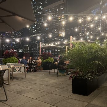 Streeterville Social - Terrace - Cocktail Bars Near Me - Chicago, Illinois
