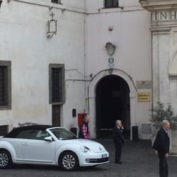 Ospedale Israelitico - L'ingresso all'angolo della piazza.