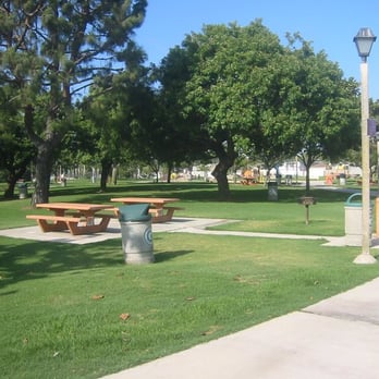 Polliwog Park - picnic areas - Parks Near Me - Manhattan Beach, California