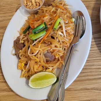 Thai Mango - Beef pad thai - Thai Near Me - Sandy, Utah