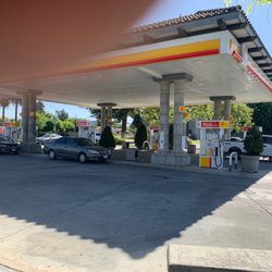 Shell - Great gas prices. Clean and safe area.