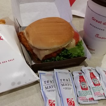 Chick-fil-A - Spicy chicken deluxe meal - Fast Food Near Me - Orlando, Florida Chick-fil-A - Spicy chicken deluxe meal - Fast Food Near Me - Orlando, Florida