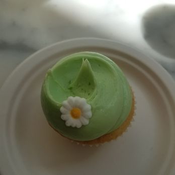 Magnolia Bakery Chicago - Catering - Daisy cupcake - Caterers Near Me - Chicago, Illinois