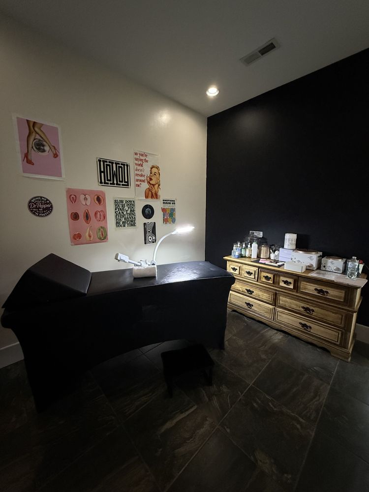 VANITY ROOM - Updated December 2025 - 1044 Chestnut St, Bowling Green, Kentucky - Hair Removal ...