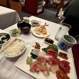 Sashimi tempura dinner set Sashimi tempura dinner set