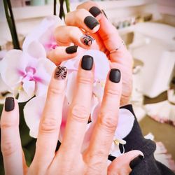 Kayla Nails - Matt and glossy black #dippingpowdermanicure