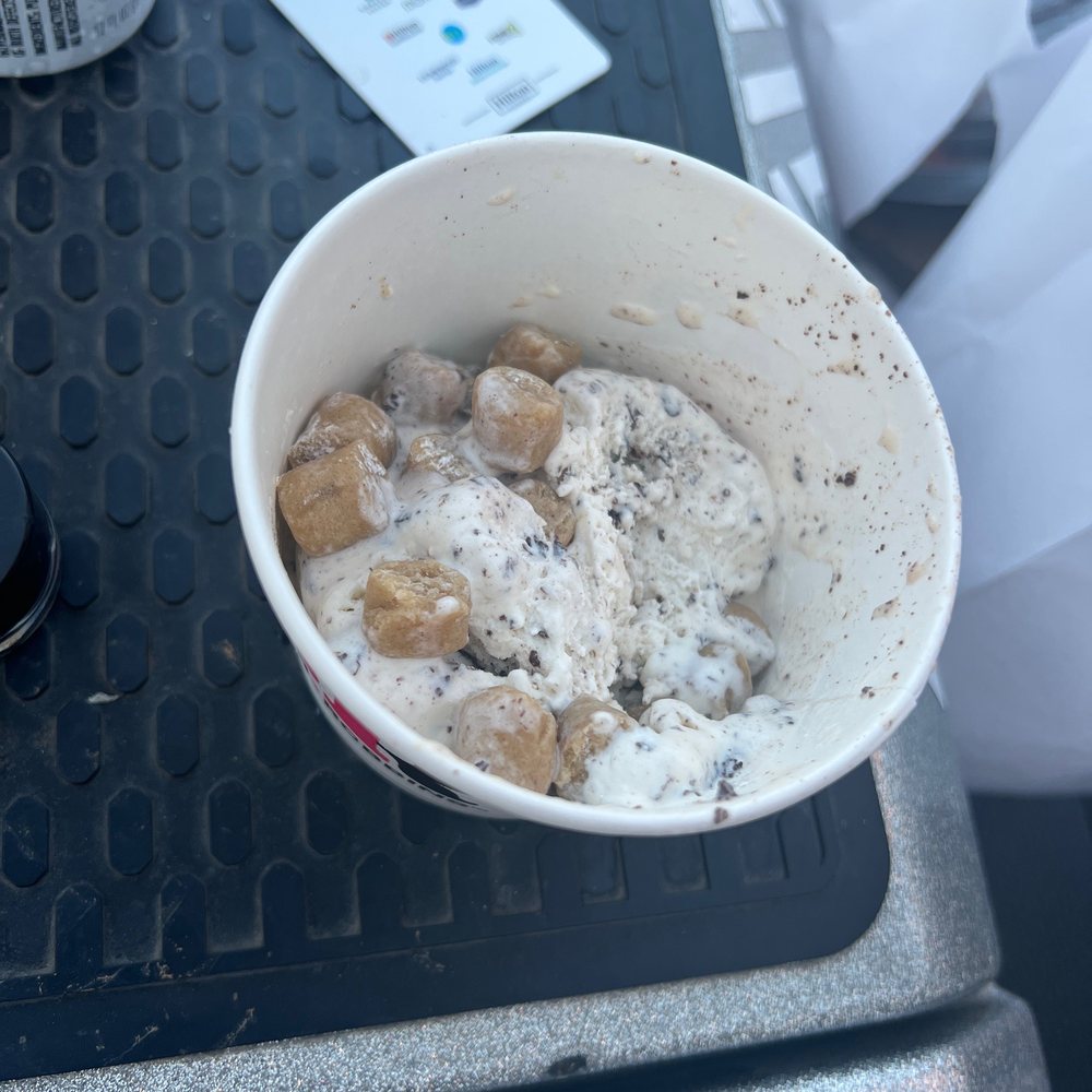 a bowl of ice cream and bananas a bowl of ice cream and bananas