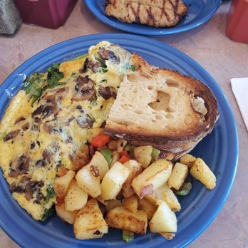 Crest Cafe - Spinach, cream cheese, mushroom omelet and added bacon. Home fries were delish! - Cafes Near Me - San Diego, California Crest Cafe - Spinach, cream cheese, mushroom omelet and added bacon. Home fries were delish! - Cafes Near Me - San Diego, California