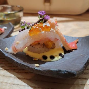 Izakaya Osen - Omakase: Amaebi Uni King Crab (sweet shrimp, seared Hokkaido scallop, garlic chip with butter dressing) - Sushi Bars Near Me - Irvine, California