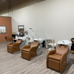 Zizza's Barber & Beauty Salon - Shampoo chairs