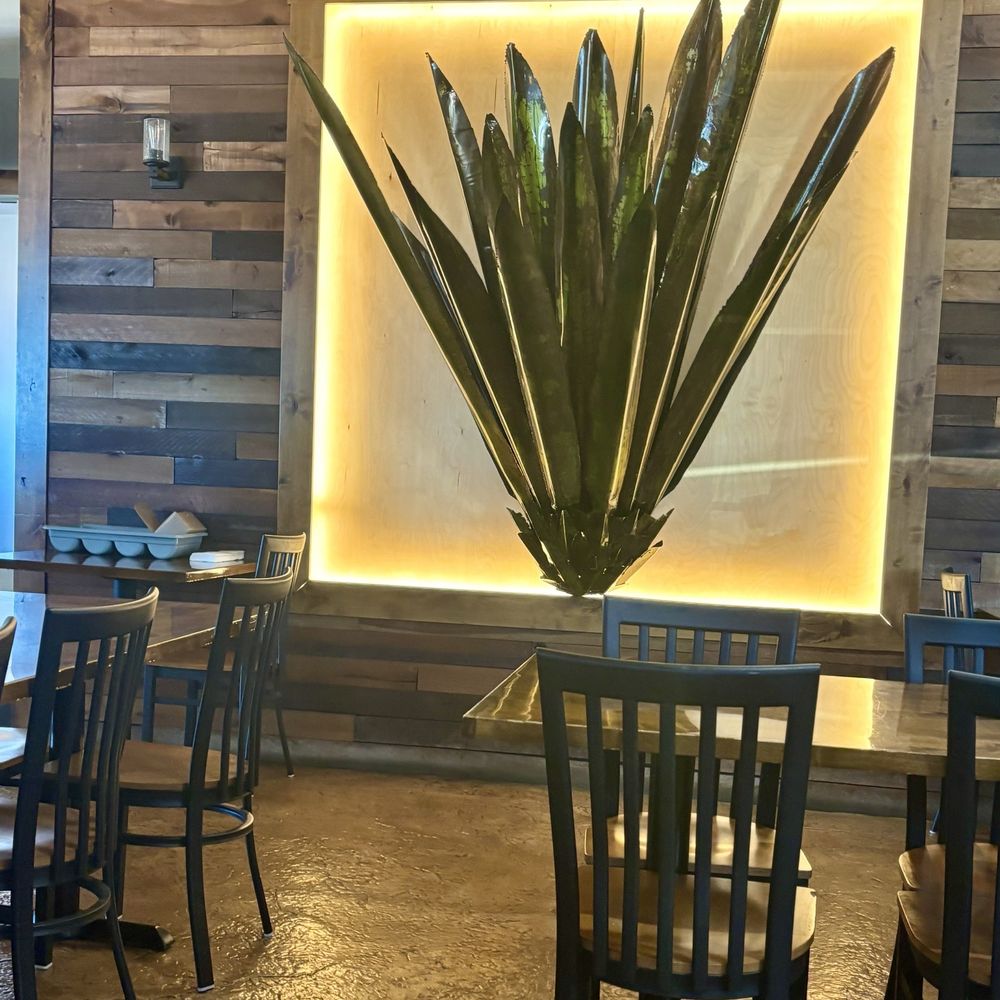El Comal Taqueria And Grill - Wall decor - Tacos Near Me - Phoenix, Oregon