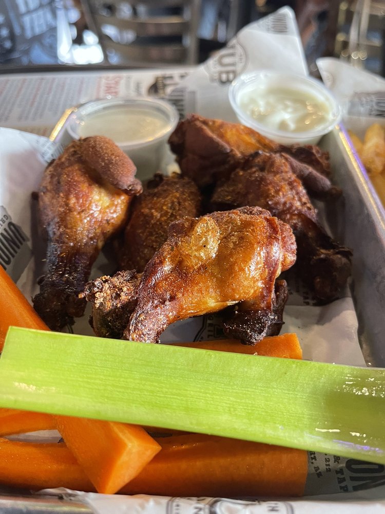 THE HUB GRILL AND BAR Updated July 2024 42 Photos & 55 Reviews