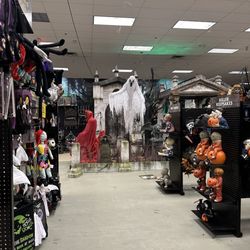 Spirit Halloween - Decor