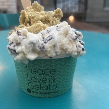 Paulo Gelato & Chocolate - 8 ounce cup of pistachio & stracciatella gelato - Gelato Near Me - Chicago, Illinois Paulo Gelato & Chocolate - 8 ounce cup of pistachio & stracciatella gelato - Gelato Near Me - Chicago, Illinois