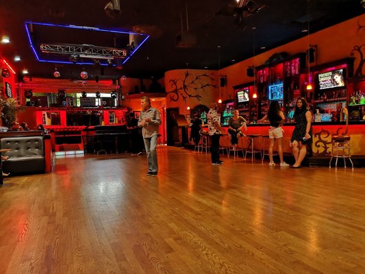 ALBERTO’S NIGHT CLUB - Updated August 2024 - 75 Photos & 147 Reviews