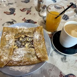 Le Cafe de Paris - Chocolate and banana crepes were the cat's meow. Good cappuccino to boot.