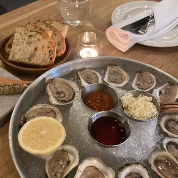 ēst Restaurant - Freshly shuck oysters! - French Near Me - Toronto, Ontario ēst Restaurant - Freshly shuck oysters! - French Near Me - Toronto, Ontario