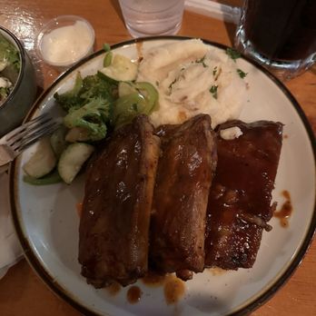 Sequoia Brewing - Lumberjack pork ribs (half rack) with garlic mashed potatoes, mixed vegetables, green salad and homemade root beer - American Near Me - Fresno, California Sequoia Brewing - Lumberjack pork ribs (half rack) with garlic mashed potatoes, mixed vegetables, green salad and homemade root beer - American Near Me - Fresno, California