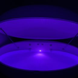 Room 3 - the only freestanding tank. You can float with the tank open or closed.