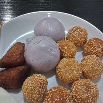Ginza Buffet - Tora bun plantains, sesame balls that's not the right name, but they're good.Everything on this plate was sweet - Buffets Near Me - Milford, Ohio Ginza Buffet - Tora bun plantains, sesame balls that's not the right name, but they're good.Everything on this plate was sweet - Buffets Near Me - Milford, Ohio