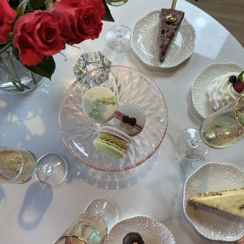 MacaronMaestro - Desserts and wine - Macarons Near Me - Palm Beach Gardens, Florida