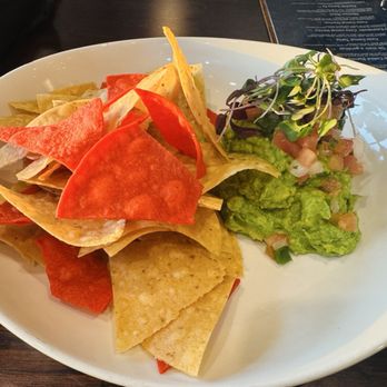 Casa Comal - Dúo de Maiz y guacamole - Mexican Near Me - Irving, Texas
