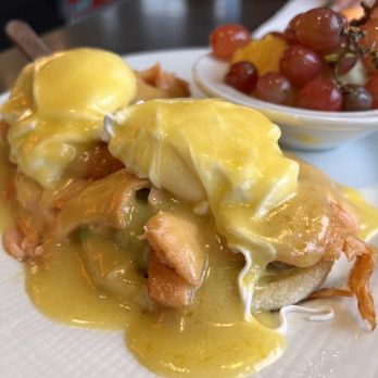Griddle 24 - Salmon egg Benedict - Diners Near Me - Chicago, Illinois