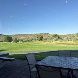 Ron's Comfort Food Cafe - No bad view from the tables!