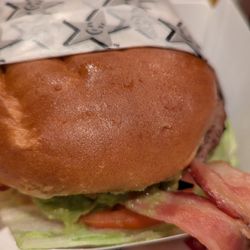 Carl's Jr - Angus Guacamole Burger