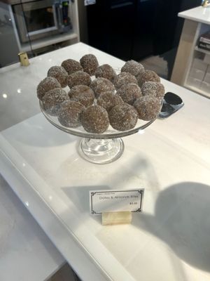 WARDA PATISSERIE by null