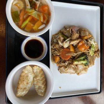 Fuji Thai - Pad See Eiw Lunch Special - Thai Near Me - Buffalo Grove, Illinois