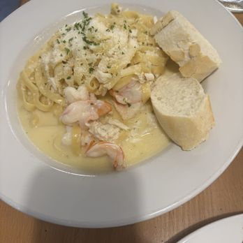 Vignolas Italian Kitchen - Seafood fettuccine - Italian Near Me - Edmond, Oklahoma