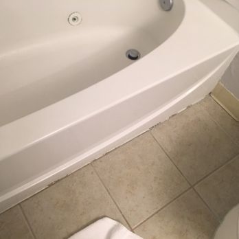 Ramada by Wyndham Marina - Poor silicon sealing of bathtub - Hotels Near Me - Marina, California Ramada by Wyndham Marina - Poor silicon sealing of bathtub - Hotels Near Me - Marina, California