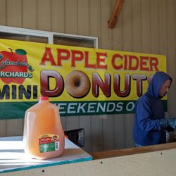 Cedardale Orchards - Wonderful apple cider!