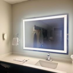 Clarion Inn Near Island Drive - Bathroom area has a nice mirror!