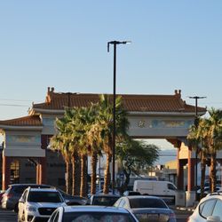 Chinatown Plaza - The entrance to this plaza