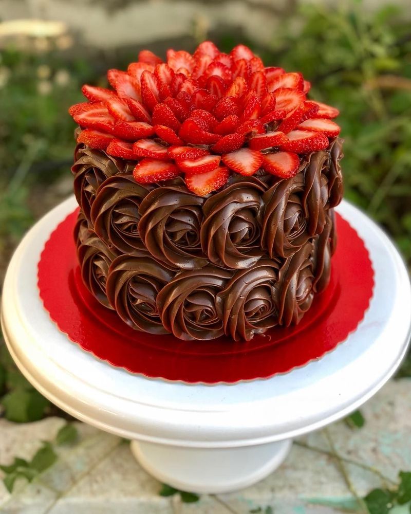 Dana Does Desserts Logo