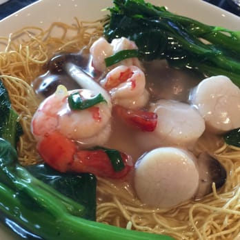 峰景餐廳 - Asian fare prawn seafood noodle. - Diners Near Me - Hong Kong, HK